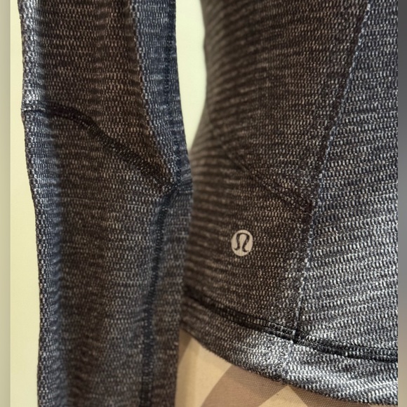 RARE Grey Lululemon Define Jacket, Size 2 - Picture 4 of 4